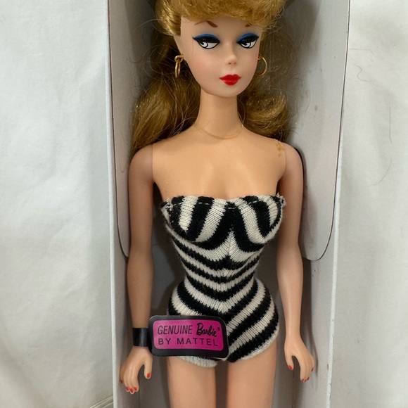Barbie 35th anniversary special edition doll in box with booklet . Tag on hand - Picture 4 of 5
